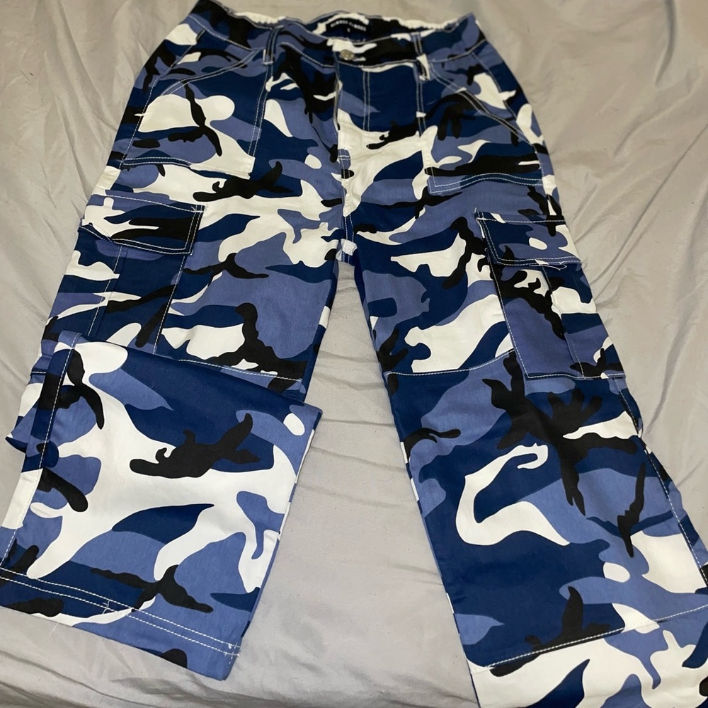 Womens blue army cargo pant .